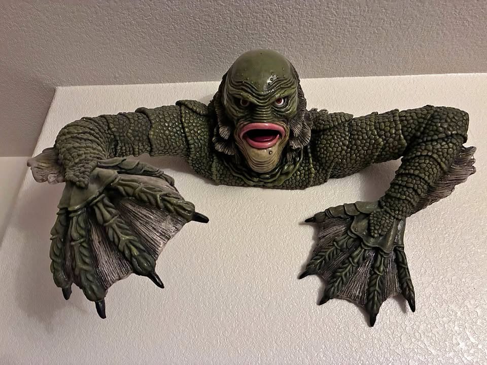 Rubie's Creature From The Black Lagoon Universal Monsters Grave Walker Figure
